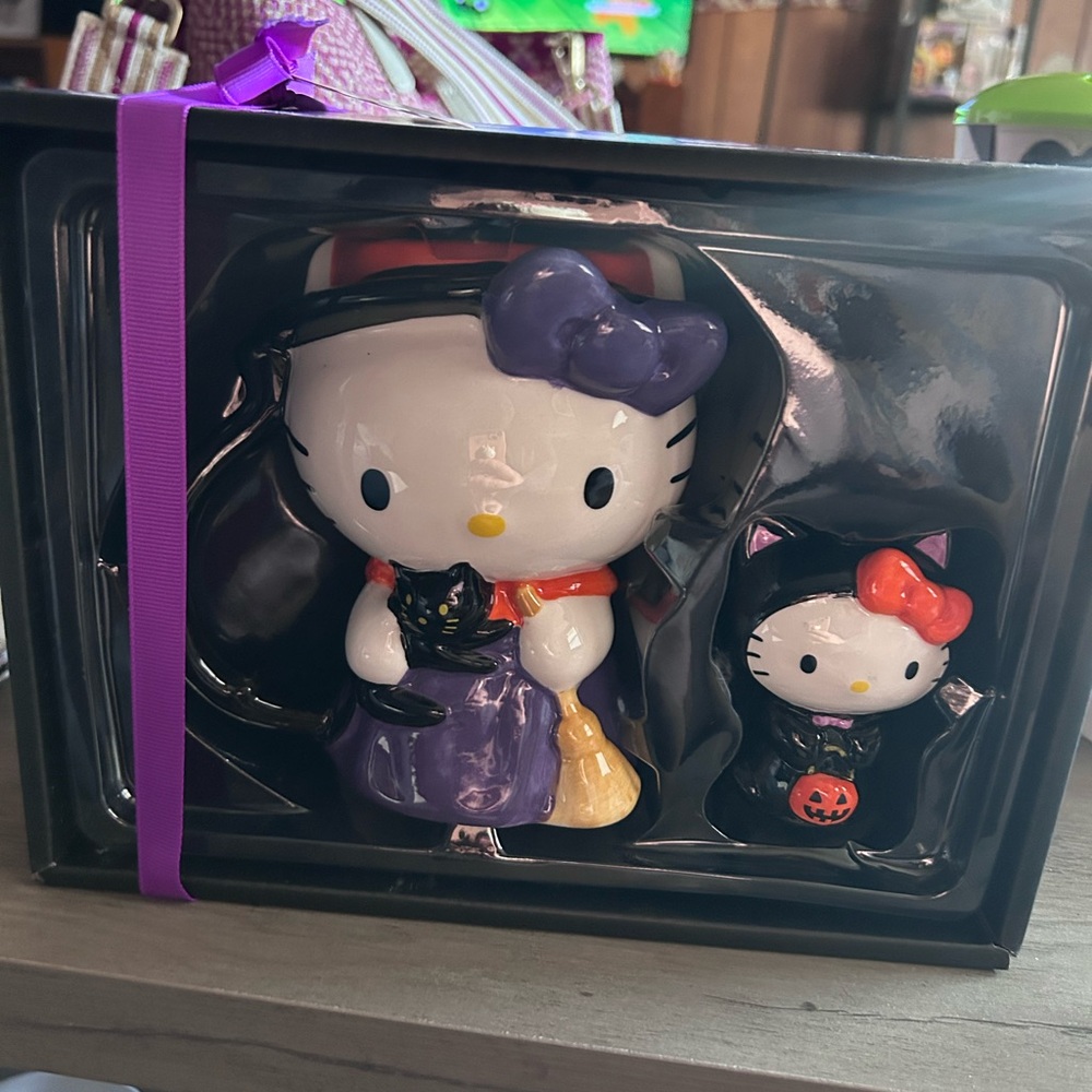 Blue sky hello kitty figures! Brand new unopened